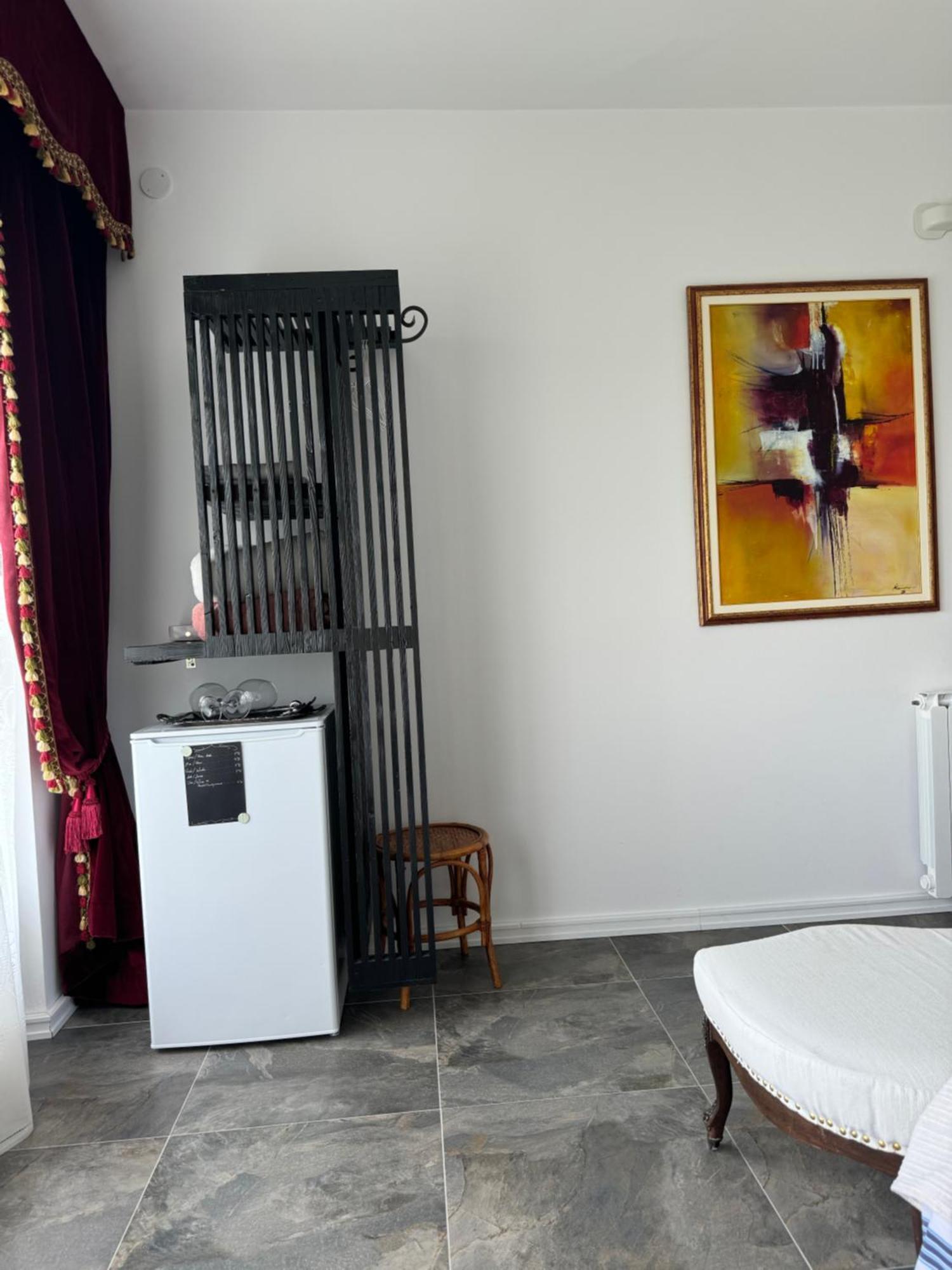 Enam Room Kojsko Luaran gambar